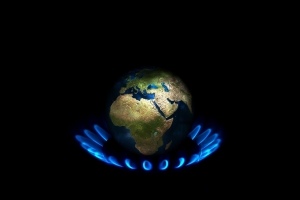 globe resting on a gas burner; Chile - an emerging energy market; Chile: un mercado energético emergente